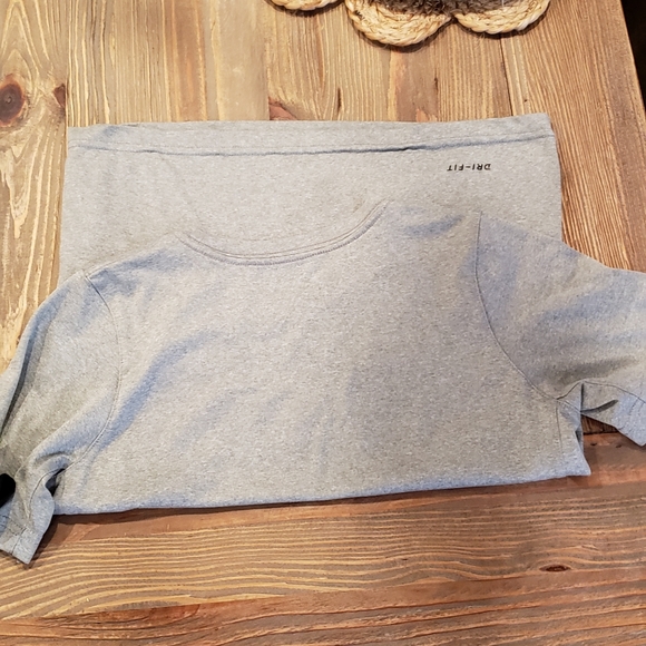 4 NIKE YOUTH/BOYS Small Shirts (Dry-Fit) - Picture 10 of 14